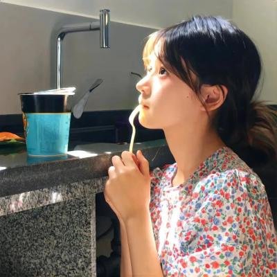三女性